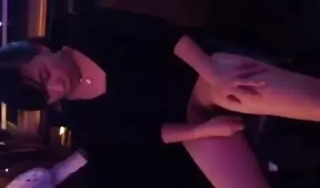 Sürüş sırasında karayolu olgun erotik izle üç kişi üçlü fuck ve yemek!
