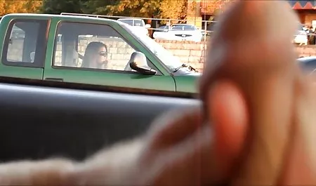 Yerde zafer Bayan sik yalıyor sperm erotık mature