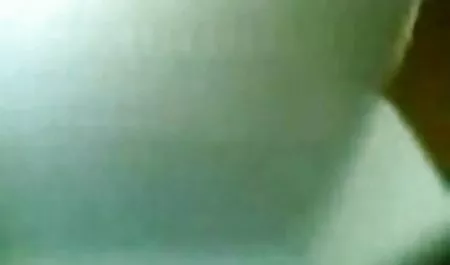 Kinky genç kendisi ile mature erotik filmi oynuyor