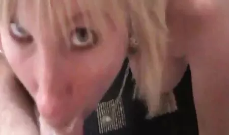 Sigara erotik mature filmler Seksi olmak için dekolte aşk kedi