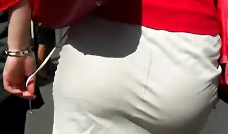 Sarışın 12 inç büyük bir siyah olgun kadin seks filmi horoz alır