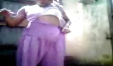 Seksi erotik olgun izle sürtük Becerdin alır