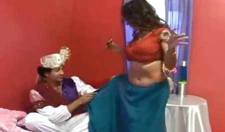 Lana Lovelace, sizin için bu muhteşem olgun erotik video kedi gösteren